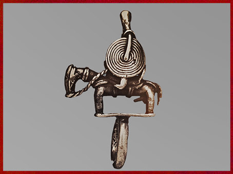 D’après un cavalier et bouclier spirale, bague du hogon, chef spirituel Dogon, laiton, fonte à la cire perdue, Mali, art africain. (Marsailly/Blogostelle)