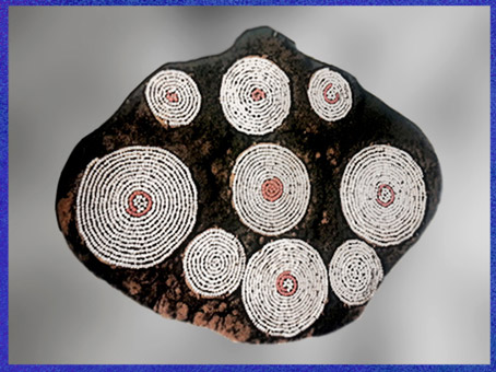 D'après un couvre-chef, motifs spiralés, en relation à l'initiation, Ouganda, art Africain. (Marsailly/Blogostelle)