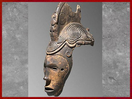 D'après le masque-esprit d'une jeune défunte, motifs de spirales, Igbo Agbogho Mmuo, Nigéria, XIXe-XXe siècle, art Africain. (Marsailly/Blogostelle)
