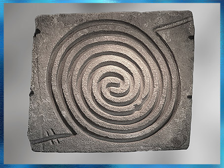 D’après une dalle sculptée, motif de spirale, sanctuaire de Tlaloc, temple de Malinalco, période Aztèque ou antérieure, Mexique, art précolombien. (Marsailly/Blogostelle)