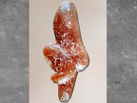 D’après la Vénus de Tursac, calcite, Abri du Facteur, vers 25 000 avjc, gravettien, Dordogne, France, paléolithique supérieur. (Marsailly/Blogostelle)