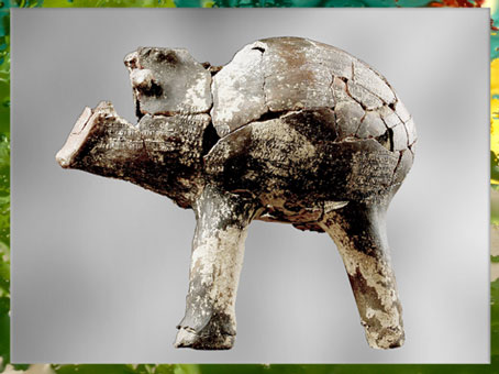 D'après une poterie zoomorphe, taureau, terre cuite, vers 4800 avjc, culture rubané, Aubevoye, Eure, France, néolithique. (Marsailly/Blogostelle)