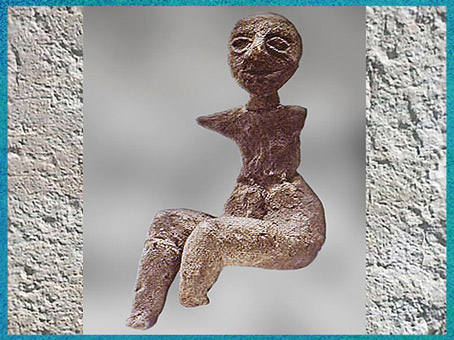 D'après une statuette féminine, Ve millénaire avjc, Tell Ratchev, Bulgarie, néolithique. (Marsailly/Blogostelle)