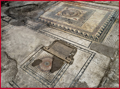 D'après des pavements en mosaïque, motifs rayonnants et géométriques, Uzès, antique Ucetia, Ier siècle avjc, Gard, France, Gaule Romaine. (Marsailly/Blogostelle)