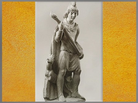 D’après Cautès, porteur de torche, Soleil Levant, culte de Mithra, mithraeum de Sidon, marbre, IVe siècle, Phénicie, Liban, époque Romaine. (Marsailly/Blogostelle)