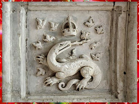 D'après la salamandre de François Ier, 1515-1547, bas-relief, Château Royal de Chambord, Loir et Cher, France, XVIe siècle, Renaissance. (Marsailly/Blogostelle)