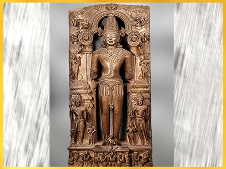 D'après Surya, dieu Soleil védique et hindou, temple de Konarak, dynastie Ganga, XIIIe siècle, Orissa, Inde ancienne. (Marsailly/Blogostelle) 