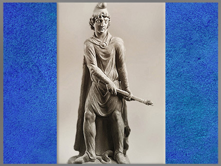 D’après Cautopatès, porteur de torche, Soleil Couchant, culte de Mithra, mithraeum de Sidon, marbre, IVe siècle, Phénicie, Liban, époque Romaine. (Marsailly/Blogostelle)