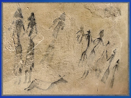 D'après une ronde de personnages, possible danseurs, scène rupestre, grottes d'El Cogul, La Roca dels Moros, peinture, Catalogne, Espagne, mésolithique. (Marsailly/Blogostelle)