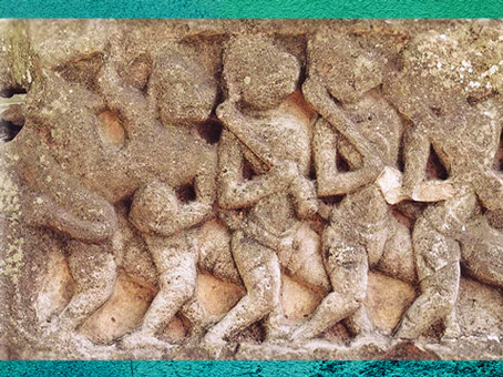 D'après L'armée des singes, Râmâyana, XIIe siècle, relief sculpté du temple khmer Prasat Hin Phimai, province de Nakhon Ratchasima, Thaïlande. Inde ancienne. (Marsailly/Blogostelle)