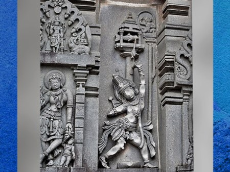 D’après le tir à l’arc d’Arjuna pour conquérir Draupadî, sculpture, temple Chennakesava, XIIIe siècle, empire Hoysala, Belur, Karnataka, Inde ancienne. (Marsailly/Blogostelle)