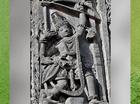 D’après le héros Arjuna et son arc, Mahâbhârata, temple Hoysaleswara dédié à Shiva et Pârvatî, XIIe siècle, dynastie Hoysala, Halebid, Karnataka, Inde du Sud. (Marsailly/Blogostelle)