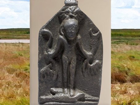 D’après une cippe d'Horus miniature, Horus Harpocrate sous la protection de Bès, saisissant serpents, scorpions, lion et oryx, métal cuivreux, 332-30 avjc, Époque Ptolémaïque, Égypte Ancienne. (Marsailly/Blogostelle)