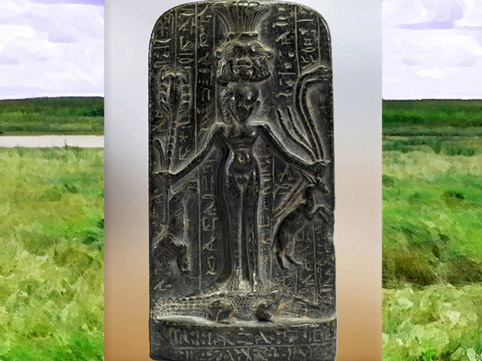 D’après Horus Enfant Harpocrate sous la protection de Bès, cippe d'Horus, serpentine, Époque Ptolémaïque Égypte Ancienne. (Marsailly/Blogostelle)