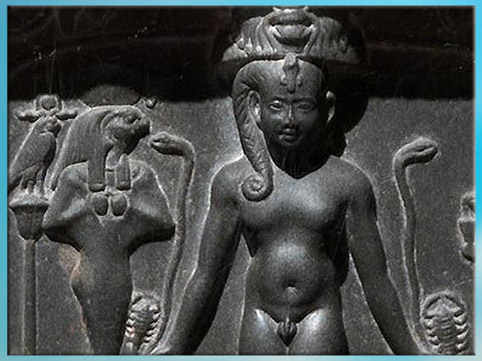 D’après Horus Enfant, stèle de Metternich, détail, XXXe dynastie, Basse Époque, Égypte Ancienne. (Marsailly/Blogostelle)