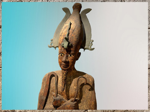 D’après le dieu Osiris, tête d’une statue, bois, traces de dorures, albâtre, verre noir, métal cuivreux, 332 - 30 avjc, époque Ptolémaïque, Égypte Ancienne. (Marsailly/Blogostelle)