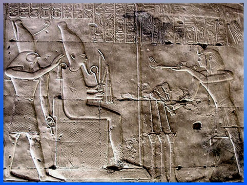 D’après Séthi Ier faisant offrande d'encens et libation à Osiris et Horus, temple Sethi Ier, Abydos, XIXe dynastie, Nouvel Empire, Égypte Ancienne. (Marsailly/Blogostelle)