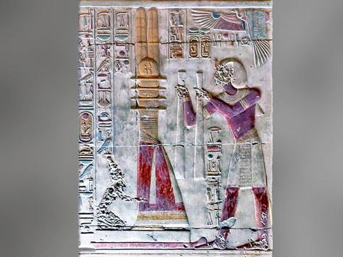 D’après pharaon et le pilier Djed d'Osiris, "colonne vertébrale" du dieu et symbole de stabilité, relief peint, temple de Séthi Ier, Abydos, XIXe dynastie, Nouvel Empire, Égypte ancienne. (Marsailly/Blogostelle)
