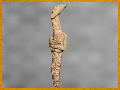 D’après une statuette féminine, nécropole de Chalandriani, Syros, marbre de Paros, 2300-2200 avjc, Grèce, IIIe millénaire avjc, civilisation Cycladique. (Marsailly/Blogostelle)
