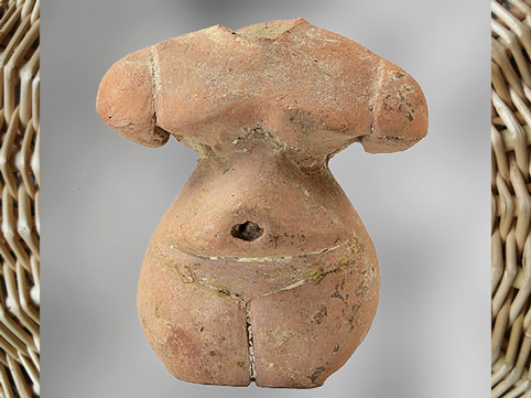 D’après une figurine féminine, argile, 5800-5300 avjc, Thessalie, Grèce, VIe millénaire avjc, néolithique égéen. (Marsailly/Blogostelle) 