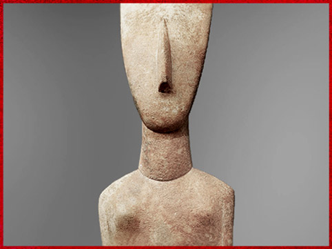 D’après une statuette féminine, épaules tombantes, marbre, 2600-2400 av, collection Bastis, civilisation Cycladique. (Marsailly/Blogostelle)