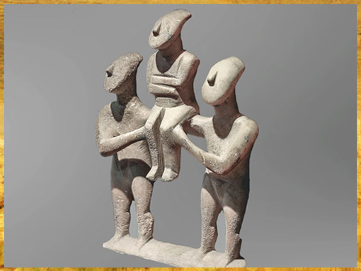 D’après un trio d'idoles, groupe sculpté à figures multiples, marbre, style de Spédos, culture Kéros-Syros, Cyclades, 2700 - 2400 avjc, civilisation Cycladique. (Marsailly/Blogostelle)  