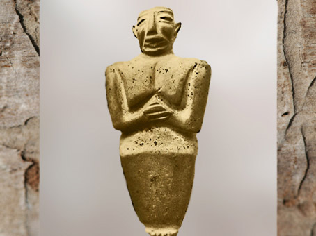 D'après une statuette d'orant, personnage en prière, période d'Uruk, vers 3300 avjc, calcaire jaune, Irak actuel, Mésopotamie. (Marsailly/Blogostelle)