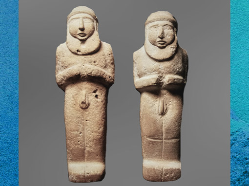 D’après des statuettes royales en orants ou chefs en prière, calcaire, vers 3300 avjc, Sud de la Mésopotamie. (Marsailly/Blogostelle)