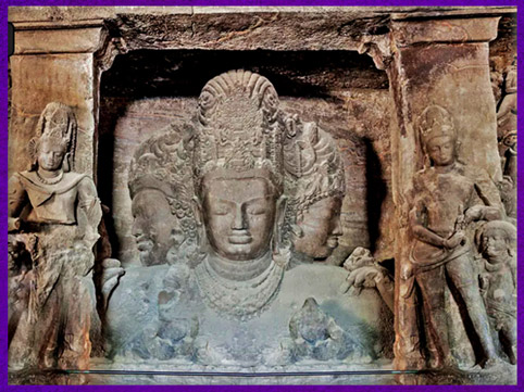 D'après Shiva Mahadeva, dieu suprême, buste colossal en relief, temple rupestre, cavernes de l'île d'Elephanta, VIe - VIIe siècle, Inde ancienne. (Marsailly/Blogostelle)