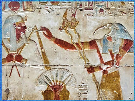 D’après le dieu Thot brandissant un double uræus face au roi, relief peint, temple de Séti Ier, 1350-1205 avjc, XIXe dynastie, Nouvel Empire, Abydos, Égypte ancienne. (Marsailly/Blogostelle)