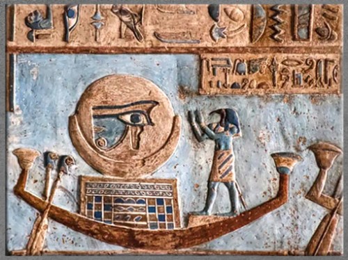 D’après Thot, dieu Lune  et barque lunaire, relief peint, temple d'Hathor, Dendérah, époque ptolémaïque, Égypte ancienne. (Marsailly/Blogostelle) 