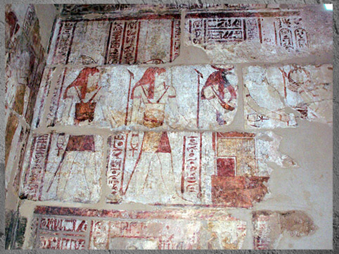 D’après le dieu Thot trônant, relief peint, temple de Qasr el Agouz, Médinet Habou, règne de Ptolémée VIII Évergète II, époque Ptolémaïque, Égypte Ancienne. (Marsailly/Blogostelle)