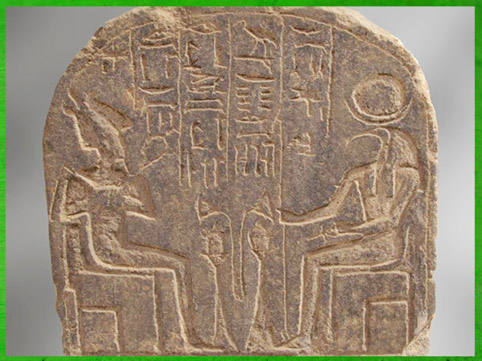 D’après le dieu Thot et Osiris, motif du Sema-Taouy, stèle granit, temple de Thot, Hermopolis, actuel el-Ashmunein, Nouvel Empire, Égypte Ancienne. (Marsailly/Blogostelle)