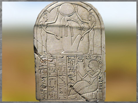 D’après Thot coiffé du disque lunaire et Sothis avec l’étoile à 5 branches (Sirius), bas-relief, stèle, Deir el-Medineh, nécropole thébaine, 1292-1191 avjc, XIXe dynastie, Nouvel Empire, Égypte ancienne. (Marsailly/Blogostelle)