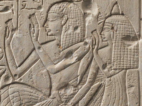 D’après des adorateurs de Thot, stèle votive de Neferrenpet et Huineferet, calcaire, 1292–1191 avjc, Deir el-Medina, Thèbes, XIXe dynastie, Nouvel Empire, Égypte ancienne. (Marsailly/Blogostelle)