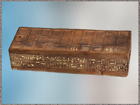 D’après un jeu de senet, boîte d'Imenmès, bois, vers 1300 avjc, Nouvel Empire, Égypte Ancienne. (Marsailly/Blogostelle)