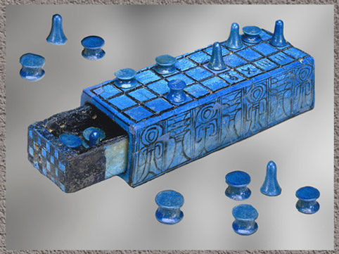 D’après le jeu de senet d'Amenhotep III (Aménophis III), tiroir coulissant séparé, faïence bleue, 1390-1353 avjc, XVIIIe dynastie, Nouvel Empire, Égypte Ancienne. (Marsailly/Blogostelle)